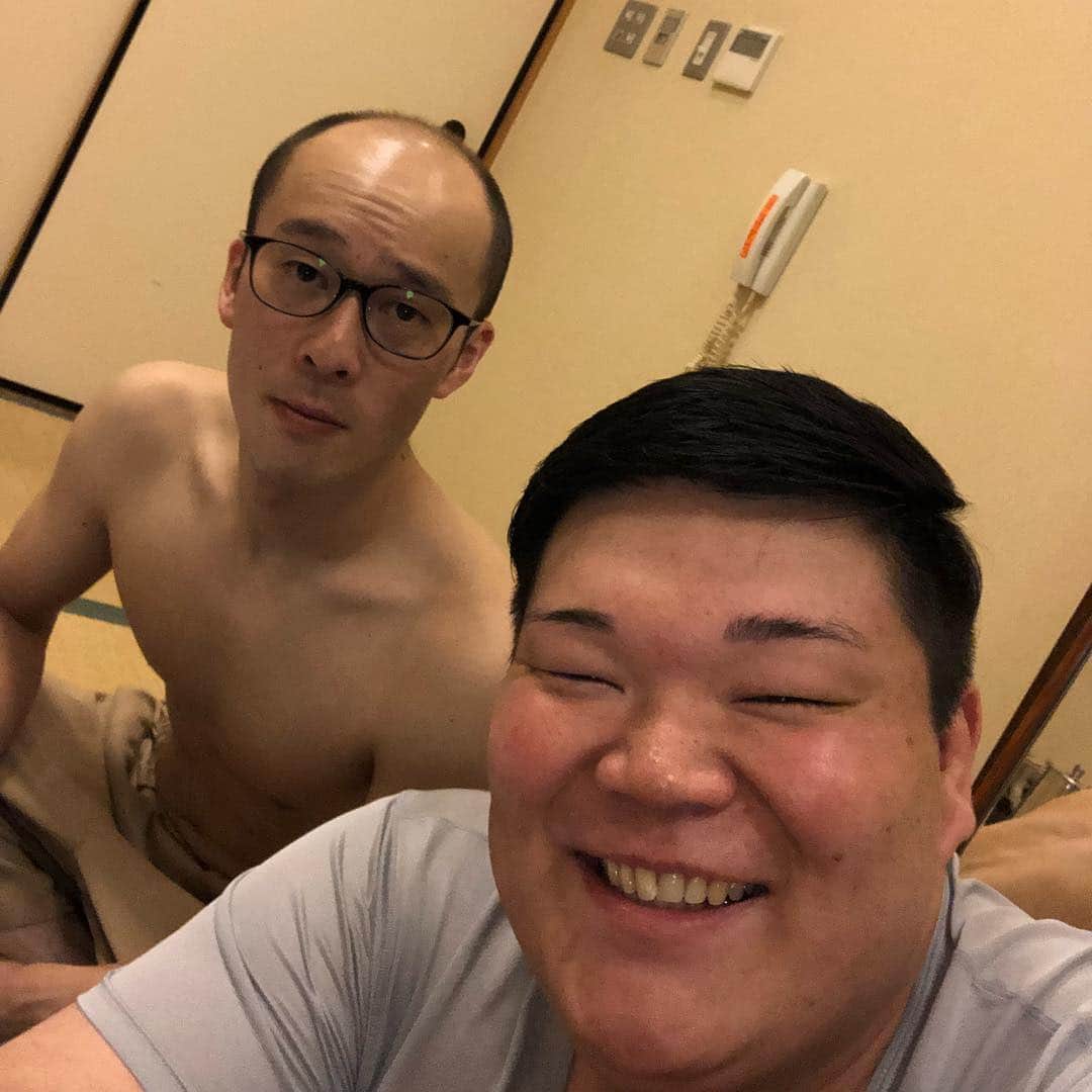 カバのインスタグラム：「奈良健康ランド一発目終了です！超満員でありがとうございました！本日も楽屋はもりすけさんの隣を死守してます！宜しくお願いします！ . #吉本新喜劇 #西川忠志 #奈良健康ランド #もりすけ #隣を死守 #宜しくお願いします」