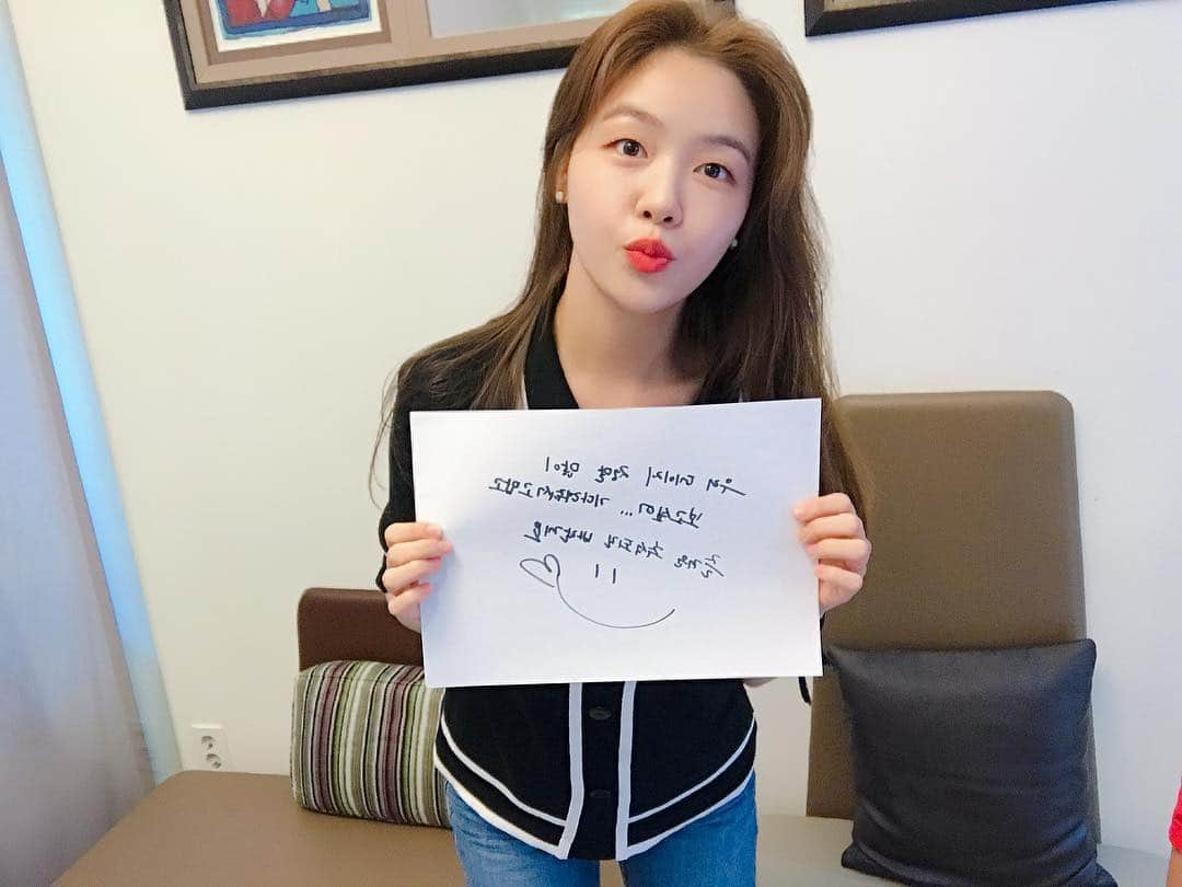 Girl's Dayのインスタグラム：「[#걸스데이 #민아] 민아가 전하는 2018 추석 인사!」