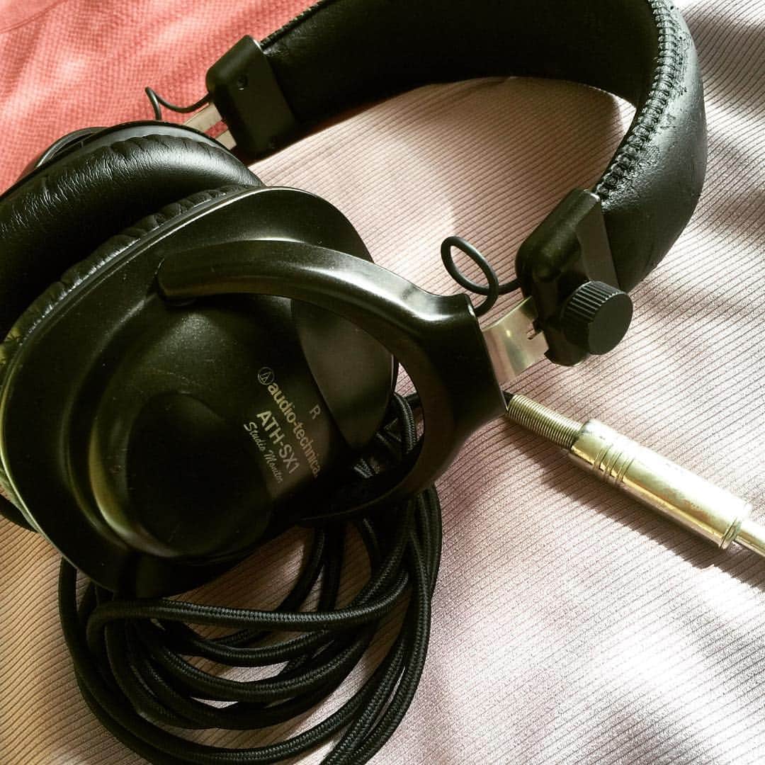 高頭なおのインスタグラム：「明日、9月24日午後12時15分〜📻 NHK-FMにて9時間の生放送です🎤 「今日は1日ディスコミュージック三昧」✨ 一緒に楽しみましょう☺️ http://www4.nhk.or.jp/zanmai/352/」