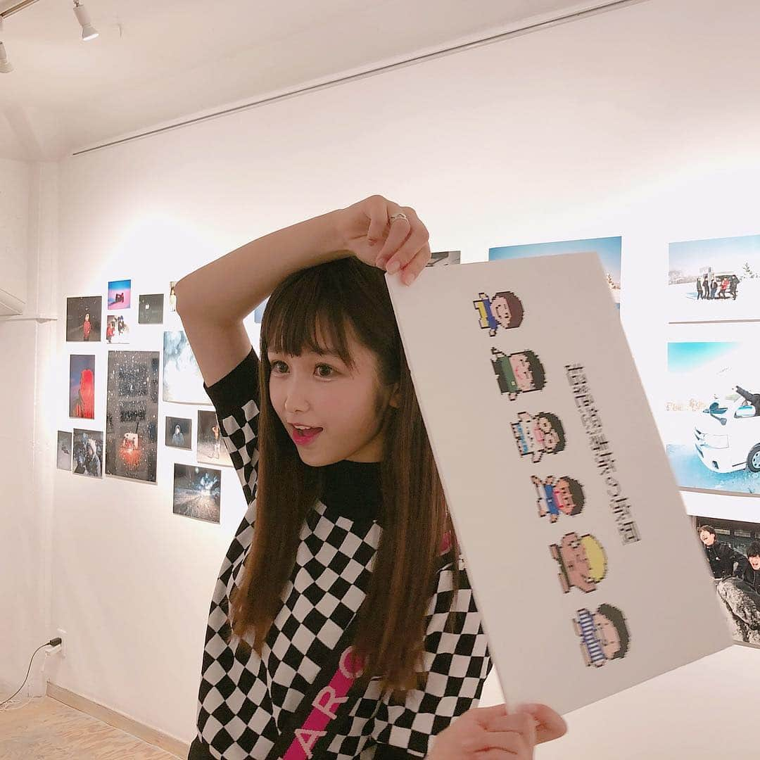 浦西ひかるさんのインスタグラム写真 - (浦西ひかるInstagram)「お世話になっている、おかでぃさんの写真展にお邪魔しました。！ @takuyaokada126  @tommykun1106 . @shilakkumada . ほんとに素敵な写真ばかり、、、 4枚購入したのでおうちに飾ります☺︎！ インスタグラムにも素敵な写真たくさんだからみてみてね🎉 . 位置情報もつけた！けど、 大阪の中崎町の『イロリムラ』 というところで明日までやってるからぜひ！♡♡ . ほんとに心洗われる写真がたくさん、、、 .」9月23日 15時53分 - uranishihikaru