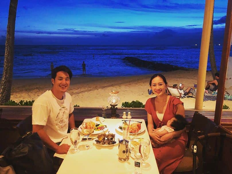 馬淵優佳さんのインスタグラム写真 - (馬淵優佳Instagram)「もうすぐ結婚一周年ということで少し早めのお祝いディナー💖(私たちの中で入籍日ではなく挙式が記念日なんです💒) どの料理も美味しかったけど、特にエスカルゴが死ぬほど美味しかった🤤 おかわりしようか本気で話し合ったくらい笑 軽めに食べようと思ったのにたらふく食べて結果2人して帰宅後トイレ駆け込む😂 #ハワイ#最終日#帰りたくない#記念日#ディナー#幸せ#ありがとう」9月23日 18時35分 - mabu0205