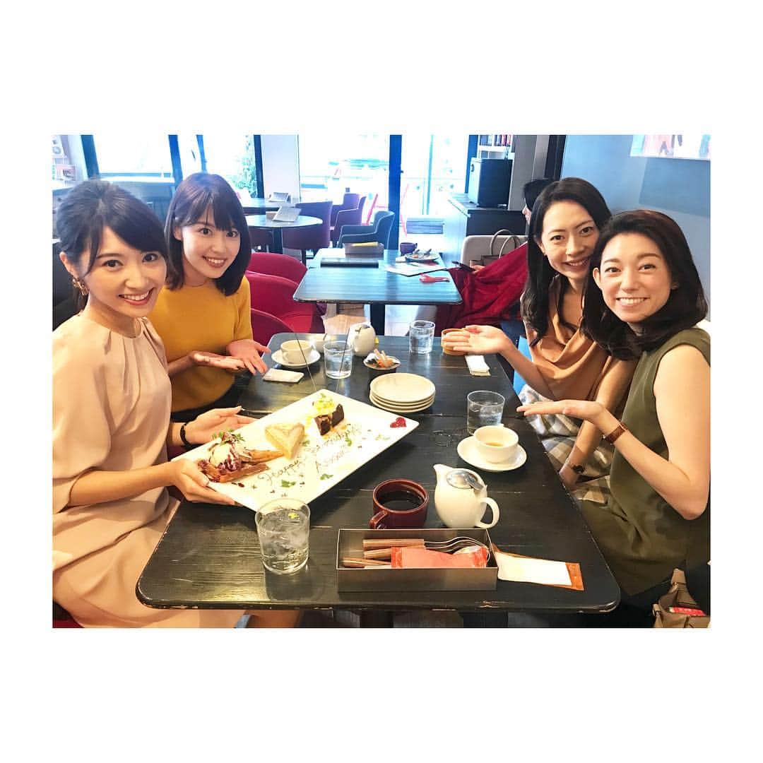 久保井朝美さんのインスタグラム写真 - (久保井朝美Instagram)「🎂 大学生の頃からの仲良し👭 本当に驚きました！ (3、4枚目w) ありがとう☺️💕 ． 話しても話しても 話題と笑いが尽きなくて 何時間あっても足りない😂 ． #グッドモーニングカフェアンドグリル #サプライズバースデー #気象予報士 #お天気キャスター #女子アナ」9月23日 21時17分 - asami_k920