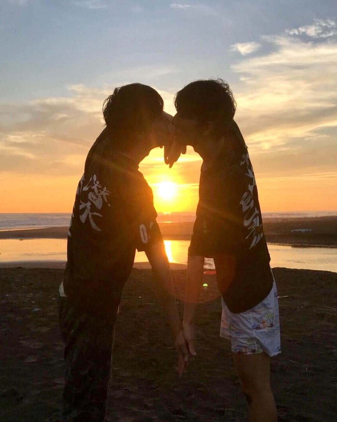 高倉陵さんのインスタグラム写真 - (高倉陵Instagram)「夏の思い出。  #三拍子高倉 #ジグザグジギー池田 #sunset #beach #heart」9月23日 21時28分 - takakulife