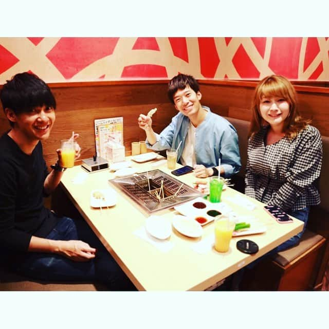 櫻井健一朗さんのインスタグラム写真 - (櫻井健一朗Instagram)「自分であげるタイプの串カツ屋さんに行きたい！と言ったら上田が調べてくれて行ってきました。 パンにパン粉をつけるパン大好きな上田の動画載せておきますね☺️肉食えや #まわりはみんな #家族だった #家族 #家庭 #家庭って良いんだろうなぁとは思うけど #起きて人がいるの無理」9月23日 22時12分 - sakurai_k