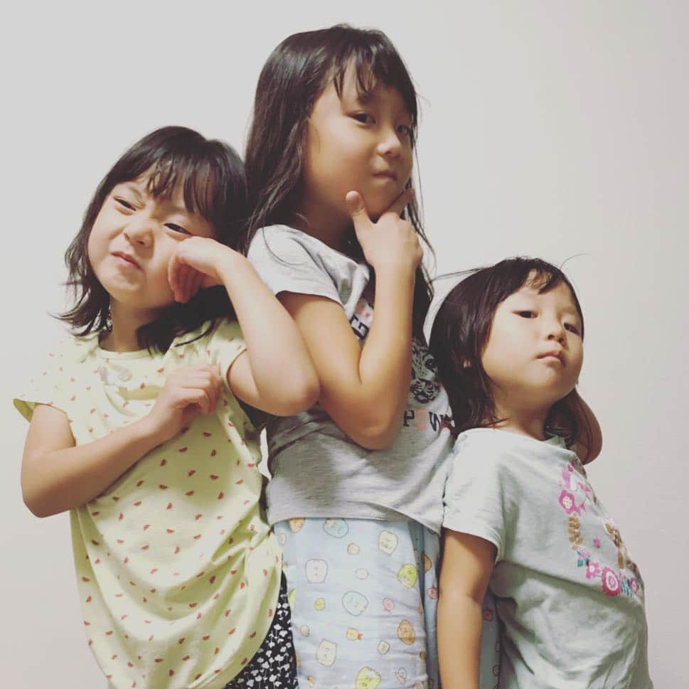 エハラマサヒロさんのインスタグラム写真 - (エハラマサヒロInstagram)「毎日喧嘩ばっかしてうるさいのに可愛いんだわコイツら！  #エハラ三姉妹 #もうすぐエハラ四姉弟」9月23日 22時53分 - eharamasahiro