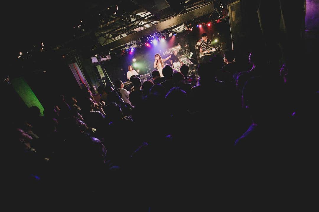 R!Nのインスタグラム：「Live Photo  ハグロック秋@渋谷Milkyway . 📷スエヨシリョウタ  #Portrait #photo #model #singer #singersongwriter #music #ハグロック #musicismylife #photography #被写体 #モデル #ポートレート #人物画 #渋谷 #Shibuya #image #instagood #instapic #like4like #followme #写真好きな人と繋がりたい #写真 #坂本理沙 #RIN #Gemie #KWC2017 #instamusic #ライブ #カラオケバトル  #フェス」