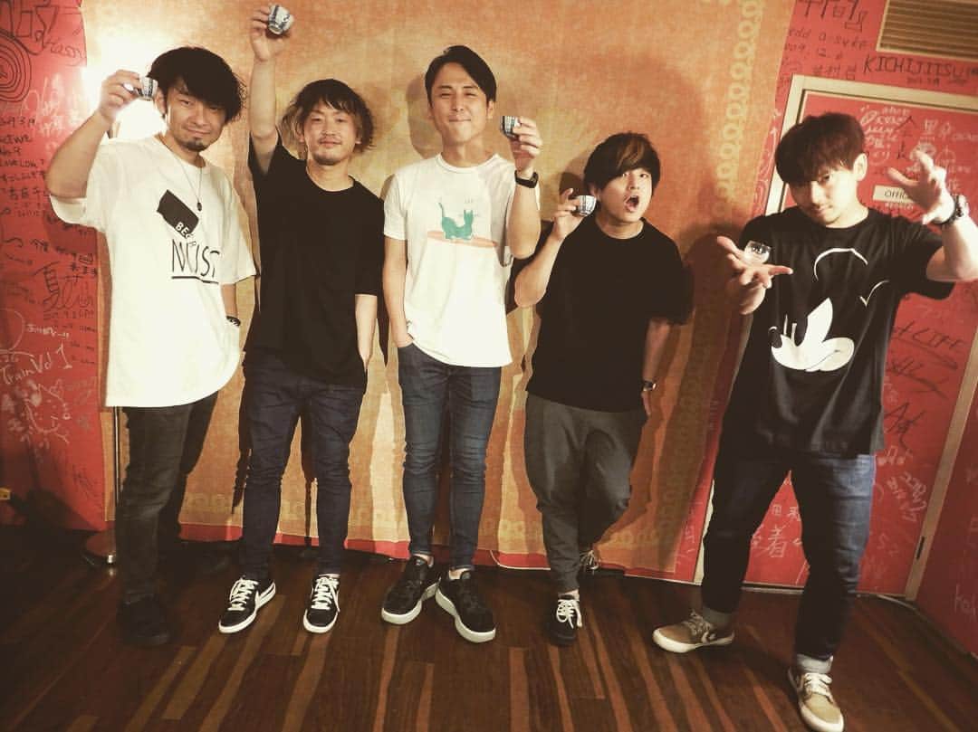 吉澤響のインスタグラム：「キセキノトマトズ、大阪2公演無事終了しましたー！ みんなどうもありがとう！ 想像を越えた、神がかった2days。最高やったなー ずっと笑ってた。 今年も紅白やるんで、みんなよろしくー やらかしましょうー！」