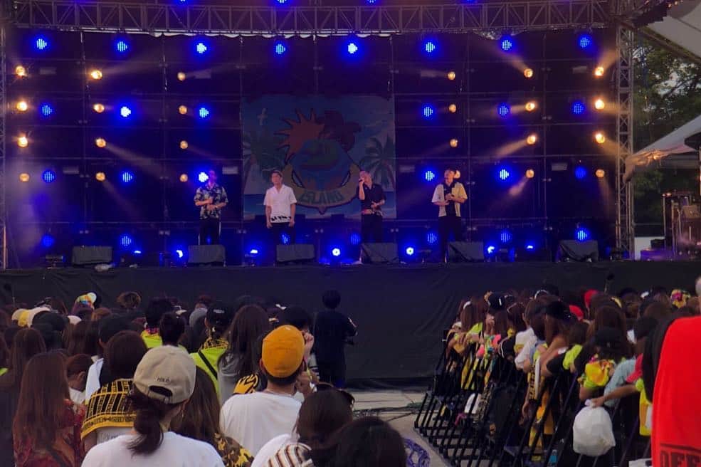 TALAさんのインスタグラム写真 - (TALAInstagram)「. 「DOBERMAN INFINITY presents D.Island 2018」最高の1日でした‼️. . 観に来て下さった皆さん、ドラブルが続く中、ご参加頂き本当ににありがとうございました‼️. そして、@dobermaninfinityofficial の皆さん、出演アーティストの皆さん、本当にお疲れ様でした‼️. . 平成最後の夏に相応しい、最高の夏の思い出をありがとうございました✨🙇‍♂️🙏. . #disland #感謝 #ありがとう #最高の夏の思い出」9月24日 11時59分 - deep_taka