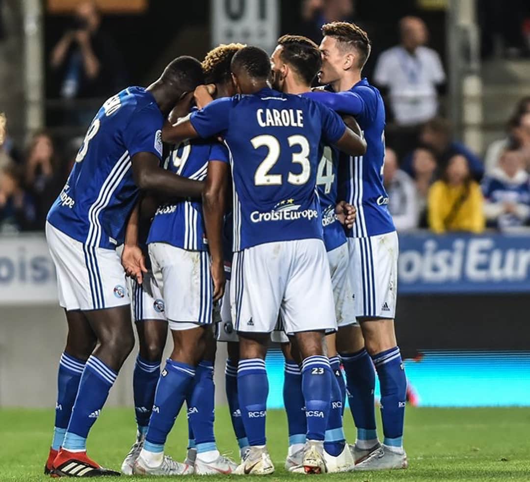 リオネル・キャロルのインスタグラム：「Belle victoire à la maison 💪 Merci aux supporters !」