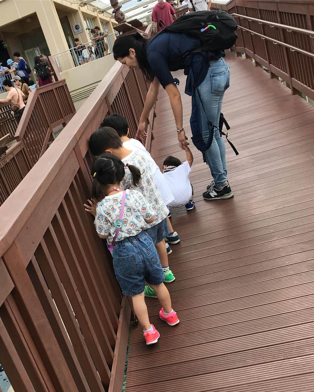 大友愛さんのインスタグラム写真 - (大友愛Instagram)「昨日は江ノ島水族館へ🐬🐠🐧 シルエット愛心♥️ @kikosayoko  キコとこーして、子供連れてお出かけする日が😍 それだけで大満足ッ  次はどこへ行こうかなッ💕💕💕 楽しかったッ  @shin_life0617  #秋本family #江ノ島水族館 #親子遠足」9月24日 7時39分 - ai_dayooon