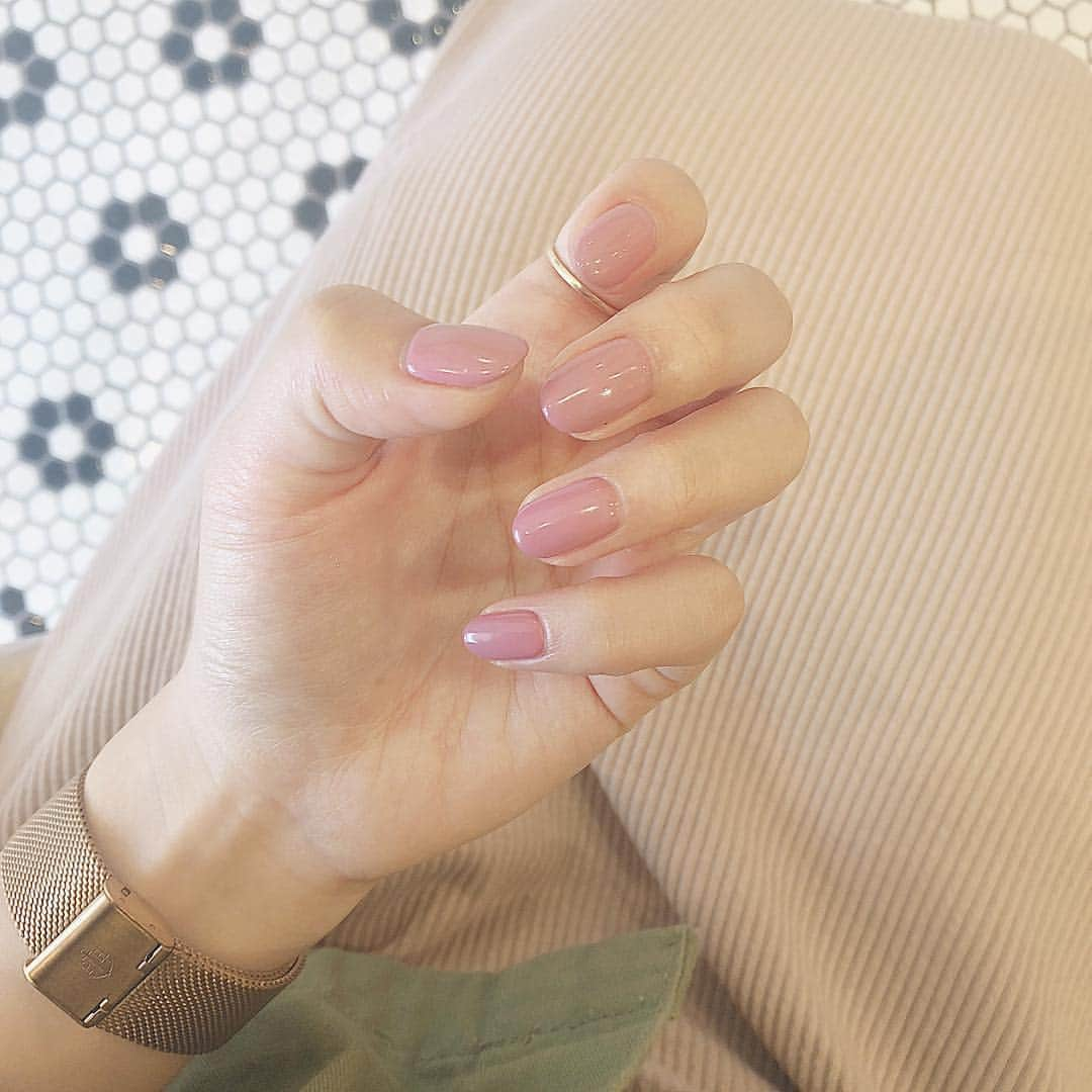 安中亜美さんのインスタグラム写真 - (安中亜美Instagram)「#amitwinsworld_nail 大人カラー💅」9月24日 21時34分 - amitwinsworld