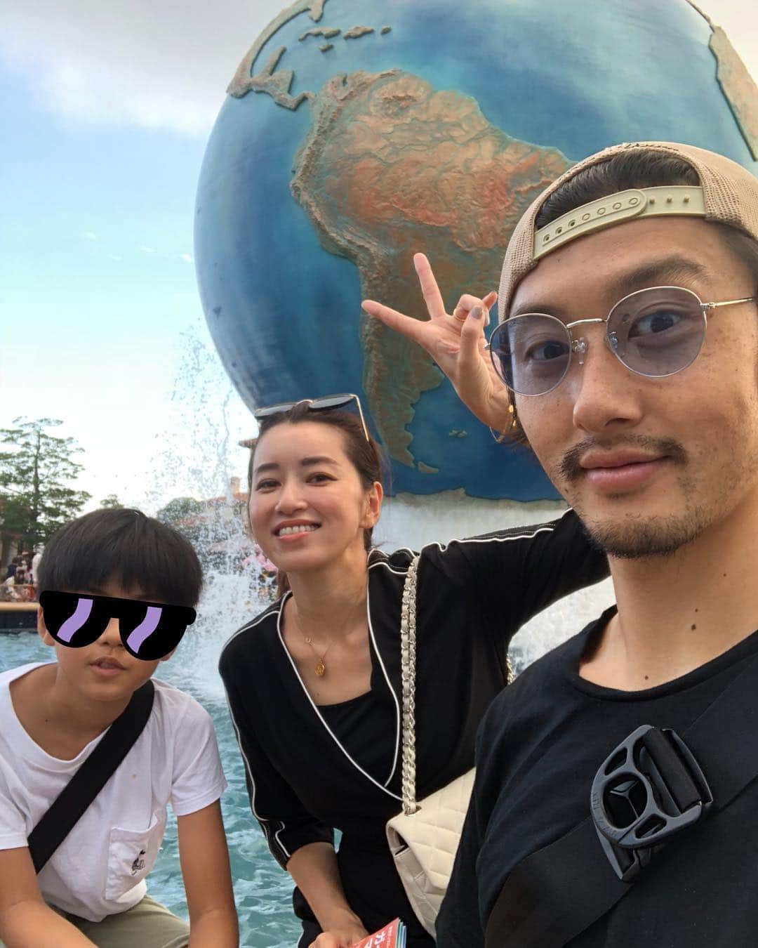 柴田翔平のインスタグラム：「三連休最終日は3人でディズニーシーに🌎🐭 仁香も息子も笑ってて嬉しかった😆 子供の頃以来の始めての電車で足が棒になって歩けない仁香を励ましながら帰ります😂笑 #tokyodisneysea #disneysea #ディズニーシー #nicashoheylife#仁香 #柴田翔平 #TDS」