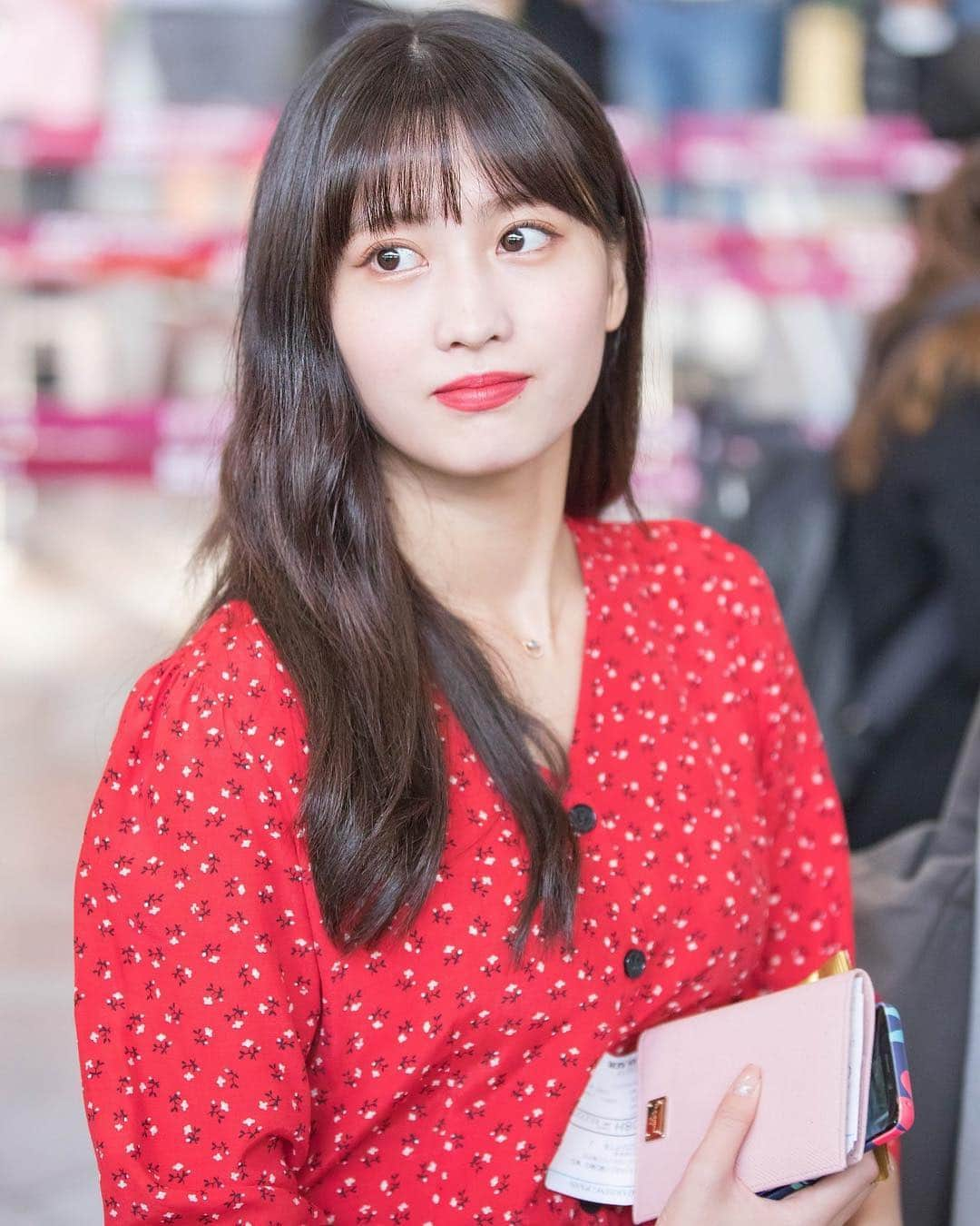 モモさんのインスタグラム写真 - (モモInstagram)「♡ [Fantaken] #모모 - 180922 Gimpo Airport heading to Japan  #트와이스 #모모 #平井もも #もも #TWICE © mozzi house happy mid-autumn festival 🙂」9月24日 20時25分 - momojype