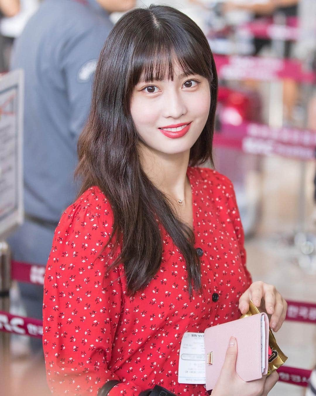 モモさんのインスタグラム写真 - (モモInstagram)「♡ [Fantaken] #모모 - 180922 Gimpo Airport heading to Japan  #트와이스 #모모 #平井もも #もも #TWICE © mozzi house happy mid-autumn festival 🙂」9月24日 20時25分 - momojype