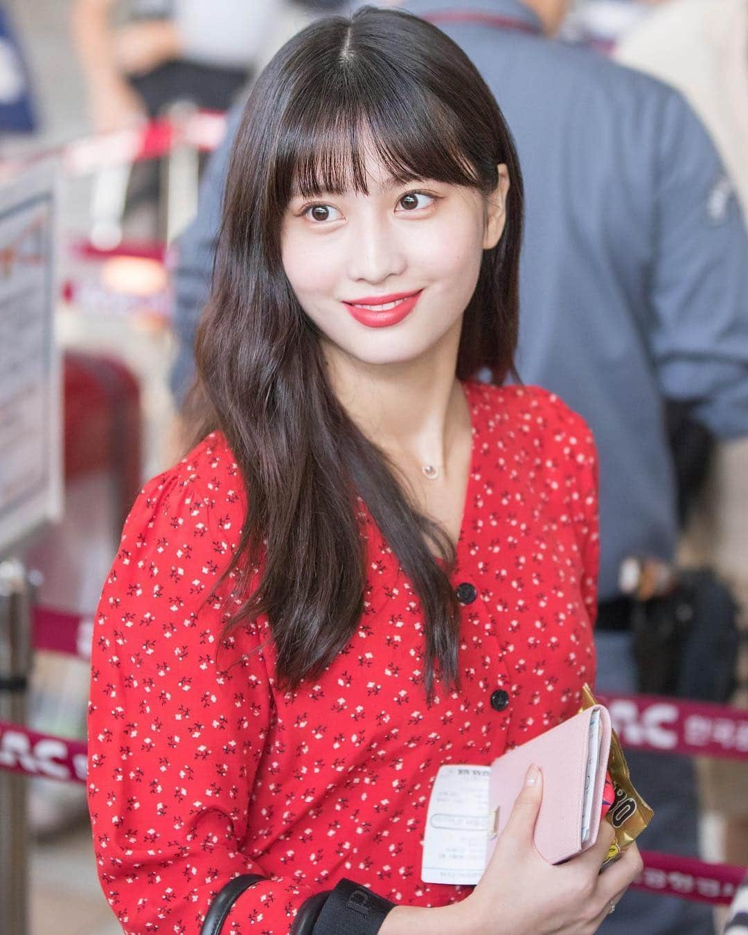 モモさんのインスタグラム写真 - (モモInstagram)「♡ [Fantaken] #모모 - 180922 Gimpo Airport heading to Japan  #트와이스 #모모 #平井もも #もも #TWICE © mozzi house happy mid-autumn festival 🙂」9月24日 20時25分 - momojype