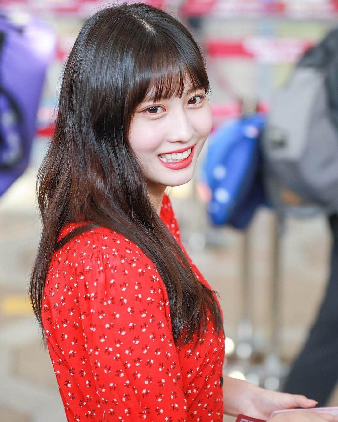 モモさんのインスタグラム写真 - (モモInstagram)「♡ [Fantaken] #모모 - 180922 Gimpo Airport heading to Japan  #트와이스 #모모 #平井もも #もも #TWICE © mozzi house happy mid-autumn festival 🙂」9月24日 20時25分 - momojype