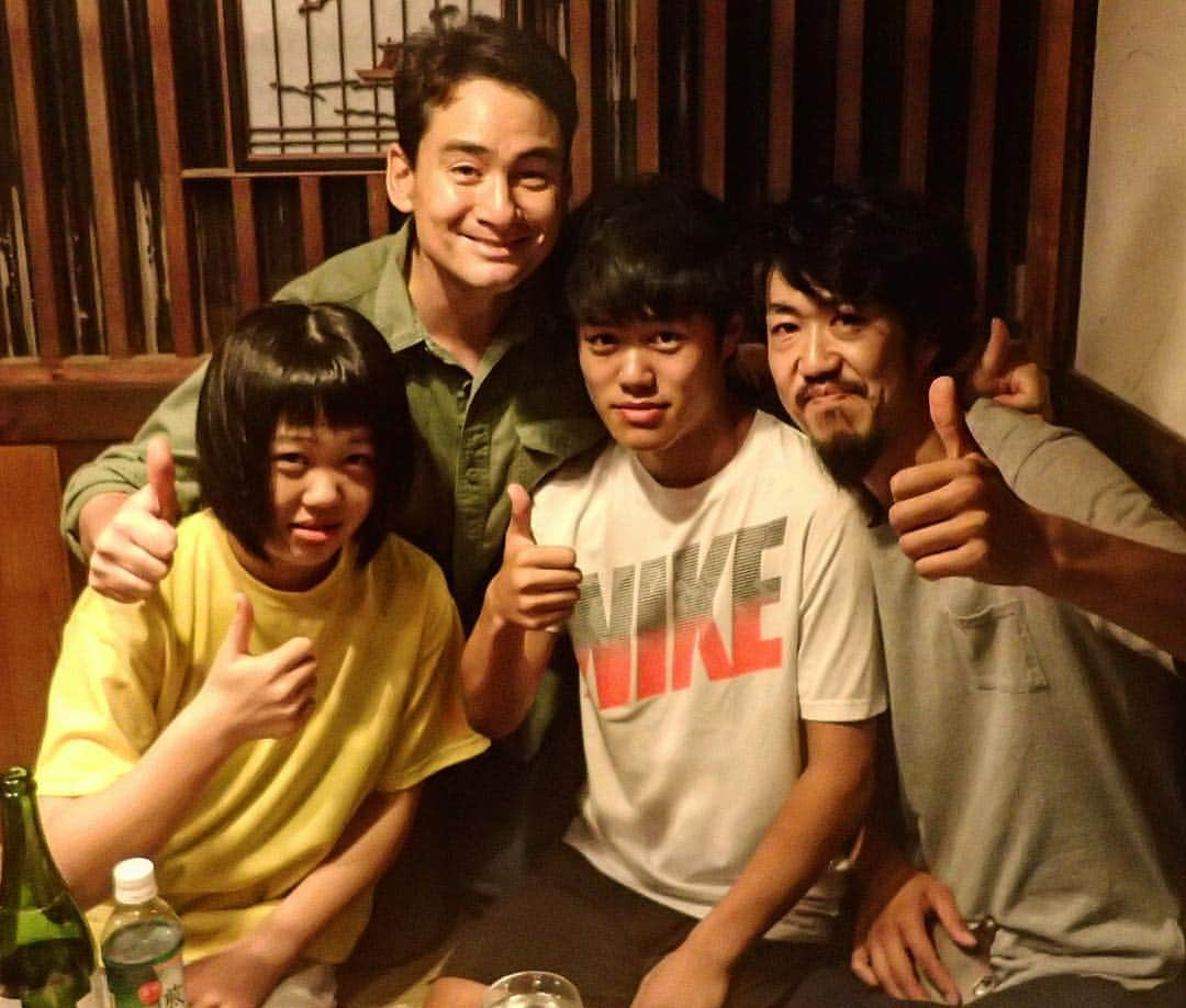 野口健さんのインスタグラム写真 - (野口健Instagram)「ボクの住んでいる古民家をリフォームして下さった大工の小坂昭夫さん宅にお呼ばれ^ ^  さすが大工さんのご自宅には手作りの四阿（あずまや）があり、なんとピザを焼けるかまどがあり、大感動！  小坂さんファミリーや大家さん、また地元の皆さんとゆっくりバーベキュー。心ゆったりとステキなステキな時間でした。小坂さんファミリーの皆さん、楽しいひと時を有難うございました！そしてご馳走様でした！それにしても久々に飲んだな〜(^^) 明日も一日頑張れる！ #小坂工務店#野口健」9月24日 21時23分 - noguchiken8848