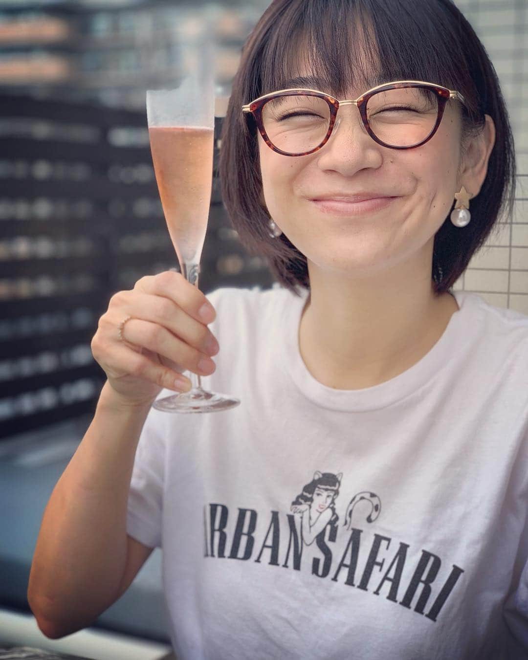 のインスタグラム：「30歳最後の日★ ・ くしゃ顔載せますw ・ #時東ぁみ #くしゃ顔 #30歳最後の日 #誕生日 #birthday #moetchandon #もうすぐ #31歳 #笑顔 #smile」