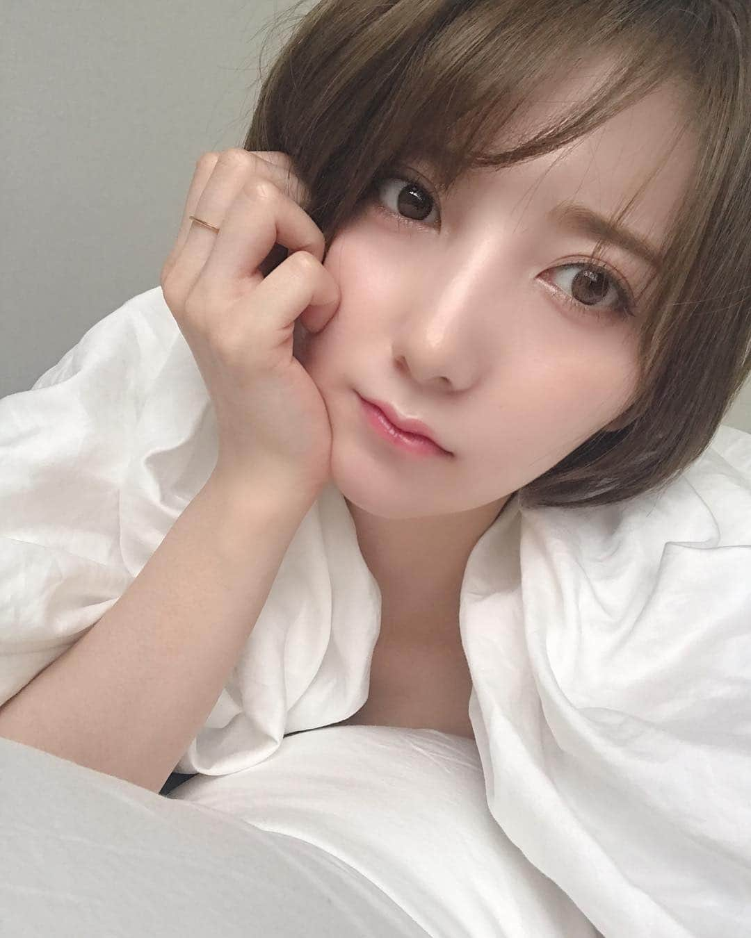 堀みづきさんのインスタグラム写真 - (堀みづきInstagram)「お昼寝タイム🛌💭 みかんとベットでゴロゴロ〜幸せ😴 #三連休 #お昼寝って気持ちいい #まったり #うとうと」9月24日 15時08分 - mizuki_027