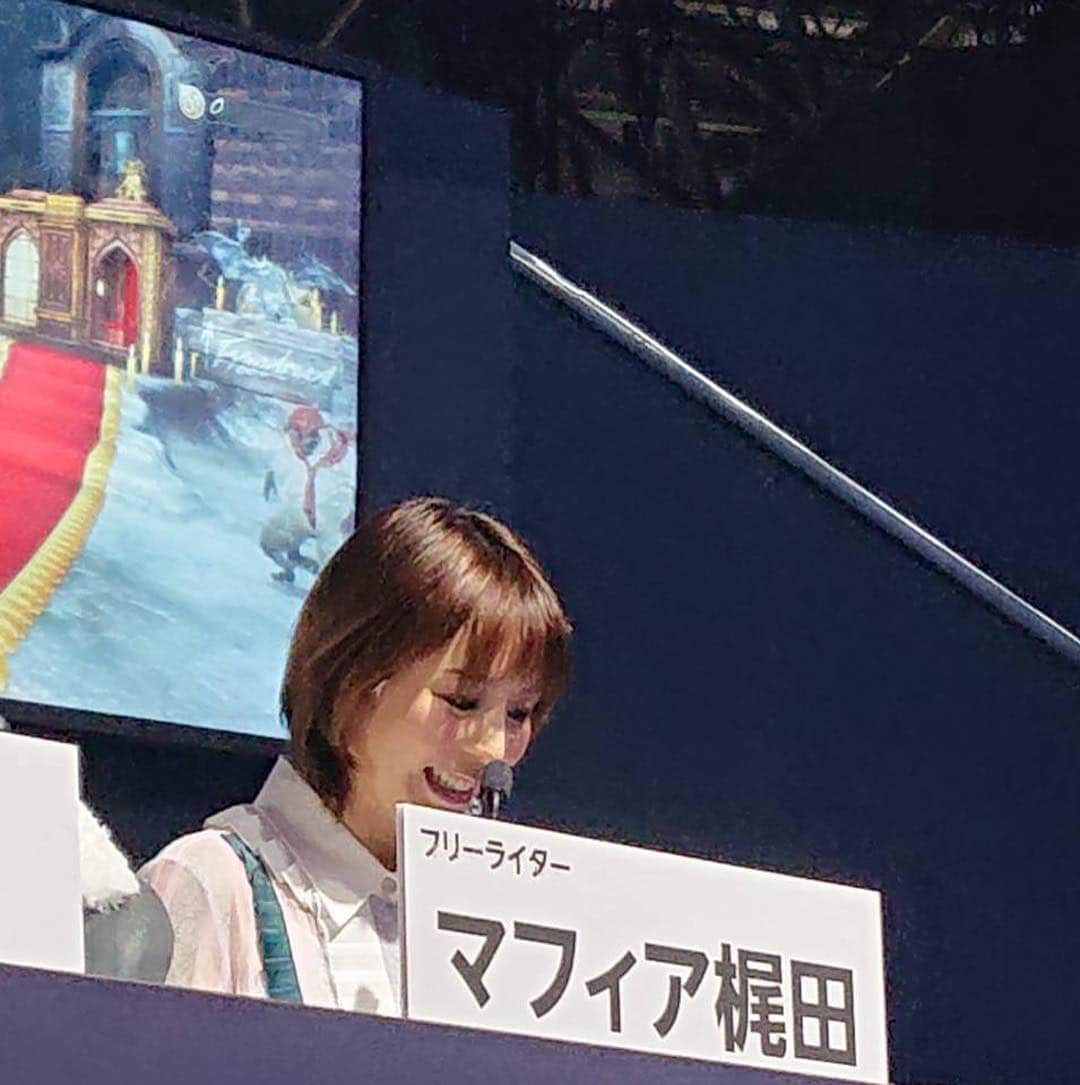 平野綾さんのインスタグラム写真 - (平野綾Instagram)「昨日東京ゲームショウの『キャサリン・フルボディ』ステージにお越しいただいた皆さま。 ありがとうございました٩(๑❛ᴗ❛๑)۶✨ ✴︎ 2019年2月14日に発売される『キャサリン・フルボディ』の完成披露プレミアということで、 磯村知美さん マフィア梶田さん 松澤千晶さん L-VOKALさん そして、リン役の私が登壇しました！ ✴︎ 実機プレイではハラハラさせてしまい申し訳ありません💦 GAME OVERギリギリでほんとに焦りました( ；´Д｀)💦 でも私のようなゲーム音痴でもできたので、経験を積めばゲーム苦手な人でもクリアできるはず！✨ 何よりもこの作品はストーリーが物凄いことになっているので、 4角関係の修羅場を是非来年のバレンタインに味わってください💜 ✴︎ 発売までもう少し待っててくださいね(*⁰▿⁰*)💕 ……梶田さんと同い年で同じ誕生月なの、びっくりした（笑）。 ✴︎ ✴︎ ✴︎ #東京ゲームショウ2018 #幕張メッセ  #キャサリンフルボディ #catherinefullbody  #atlus  #磯村知美  #マフィア梶田  #松澤千晶  #lvokal  #第3のキャサリン #リン  #平野綾」9月24日 17時53分 - a_ya.hirano