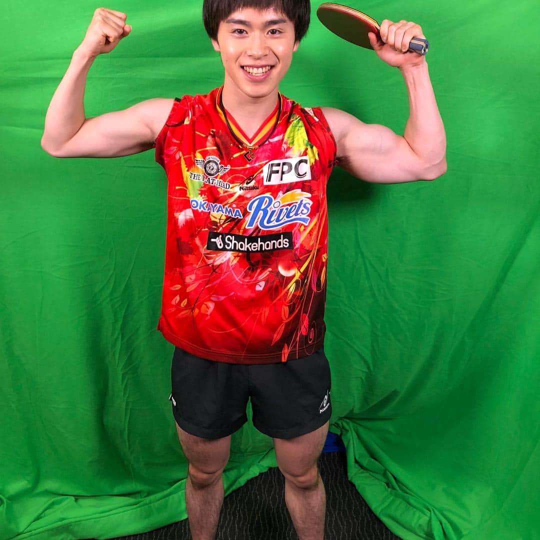 日本テレビ「POWERフレーズ」さんのインスタグラム写真 - (日本テレビ「POWERフレーズ」Instagram)「見てください！この筋肉💪💪💪 サウスポーの森薗選手は左腕が右腕よりも一回り大きいんです❗️ ディレクターの腕と比べてもこの違い‼️ あまりに大きさが違うため現在は右腕もトレーニング中です‼️‼️ #卓球🏓 #森薗政崇 選手の後編は、 30日（日）夜6:55〜です✨」9月24日 17時46分 - power_phrase_ntv