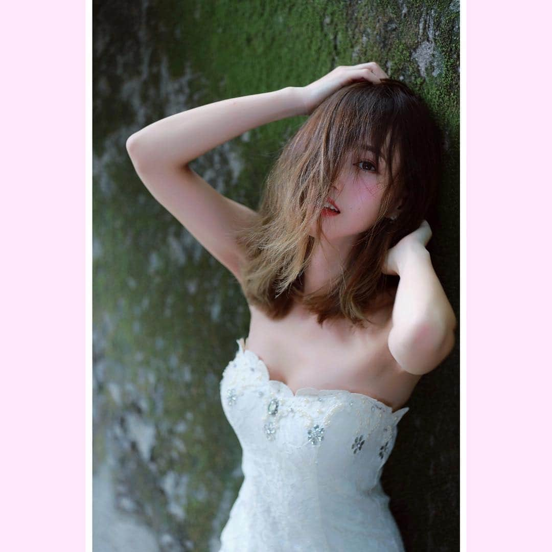 引地裕美さんのインスタグラム写真 - (引地裕美Instagram)「スワイプしてね❣️➠➠➠ . . #アンニュイ 🕊💕 . すごい大自然での撮影に見える☺️❤️ #京橋川 の横なんだけどね🐠✨ . . 最初わたしがこの衣装で出てきたときはみんな😱って感じで どうやって撮ろうか悩んでたけど . すごい素敵な写真を たくさん撮ってくれた📸💞 . . #引地裕美 #モデル #rq #レースクイーン #広島 #撮影会」9月24日 18時47分 - yuumihikichi