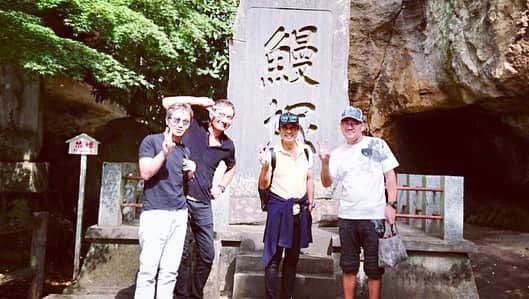 黒田アーサーさんのインスタグラム写真 - (黒田アーサーInstagram)「ウッシーの会社の社員旅行にゲストで同行させて頂きました😊仙台でゴルフ⛳️して、日本三景の一つ松島と瑞巌寺を観光😉👍大沢樹生、畑山隆則、竹原慎二。なかなか豪華なメンバーで、修学旅行に行った見たいで楽しかったなぁ（笑）日本三景の一つ松島は素晴らしい景色でした‼️リサイクルガレージケーワンの皆さん、牛場社長、ありがとうございました⤴︎🙇‍♂️#竹原慎二 #畑山隆則 #大沢樹生 #ウッシー #リサイクルガレージケーワン#社員旅行 #修学旅行を思い出した #仙台#日本三景松島 #瑞巌寺 #仙台ヒルズゴルフ倶楽部 #黒田アーサー」9月25日 7時02分 - kuroda_arthur