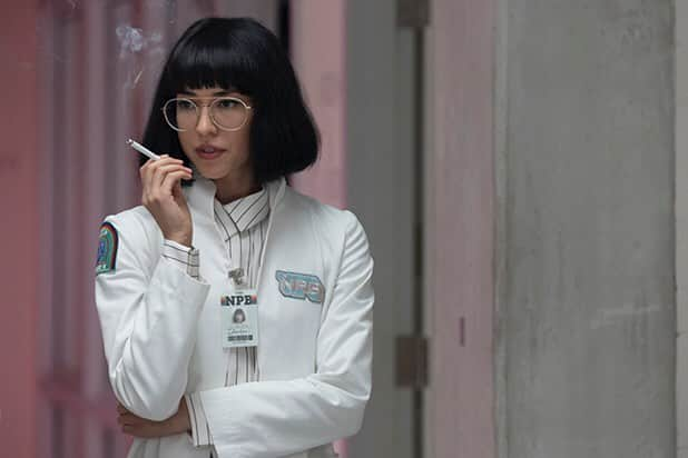 ソノヤ・ミズノのインスタグラム：「Dr Azumi Fujita 🖤🚬 @maniacnetflix」