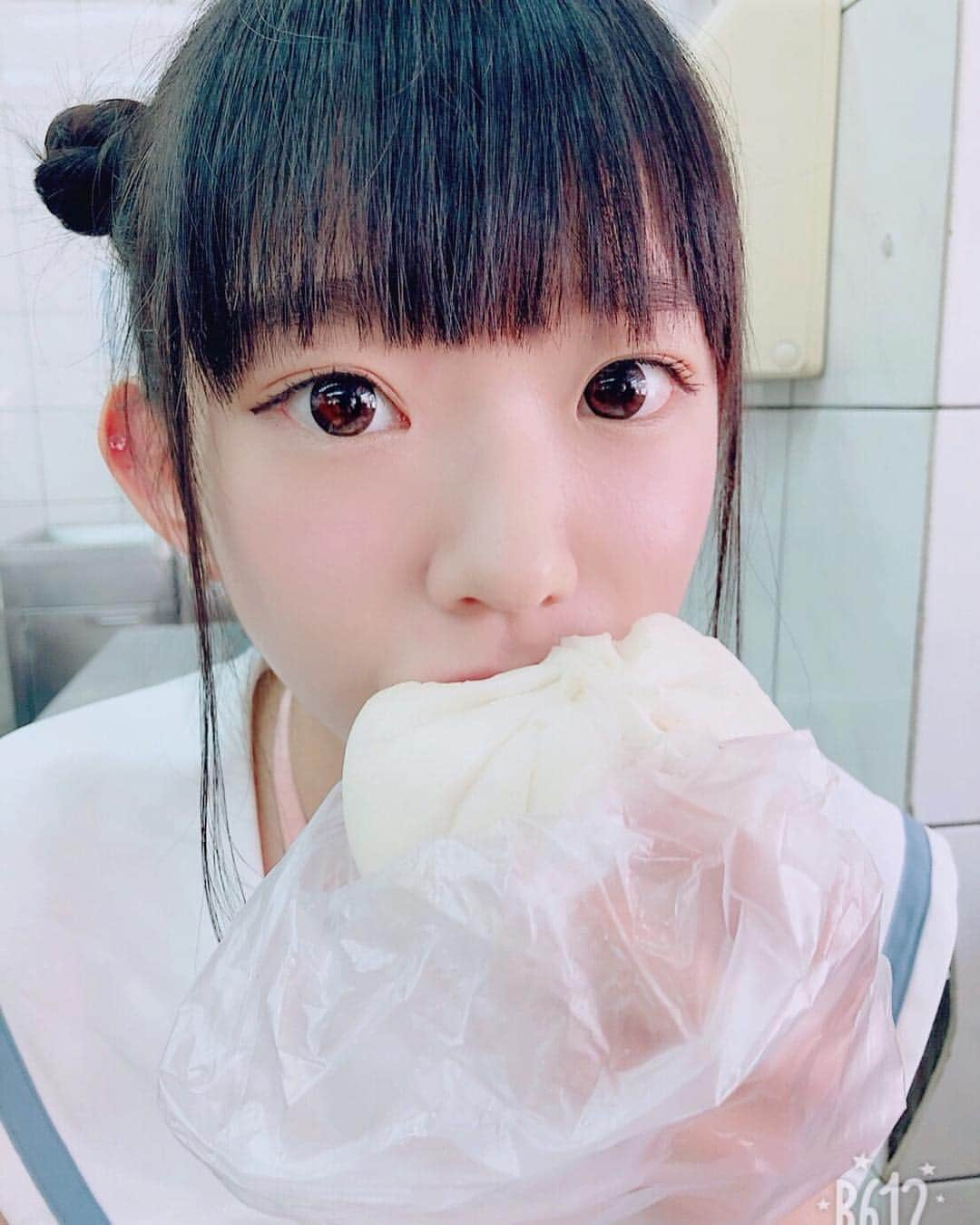 長澤茉里奈さんのインスタグラム写真 - (長澤茉里奈Instagram)「肉まんだいすき〜 #marichuu #nagasawamarina」9月25日 0時21分 - marinanagasawa1008