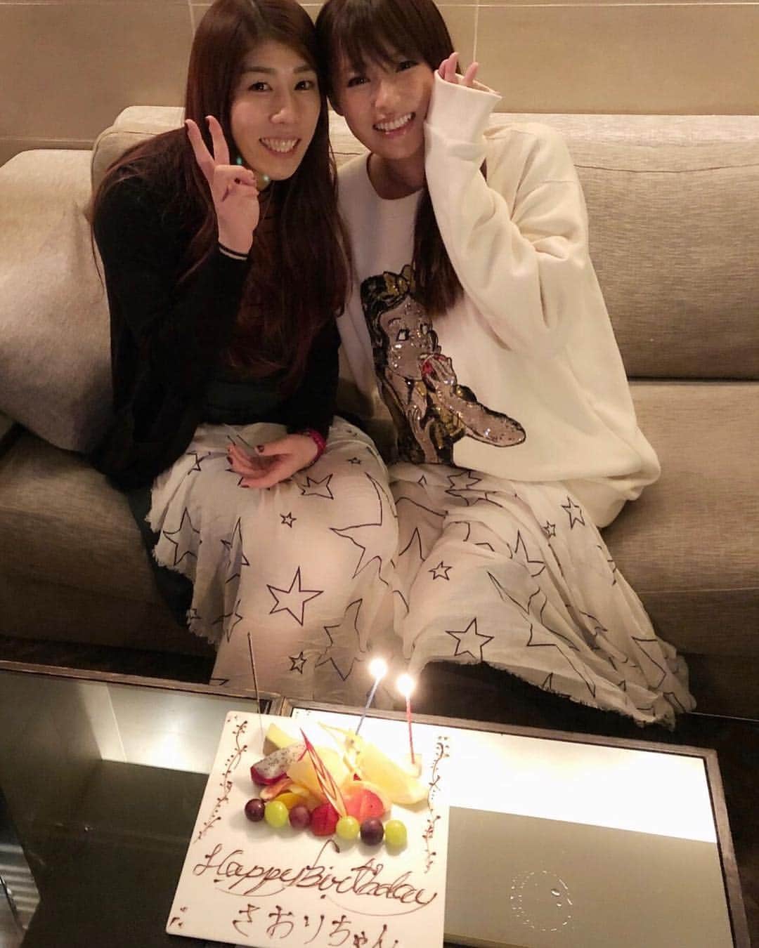 深田恭子のインスタグラム：「少し早めですが吉田沙保里ちゃんのお誕生日をお祝いしました🎂❤️昨年は沙保里ちゃんのお祝いを出来なかったので（なんというか完全にスルーしてしまったというか....）えっとえっと昨年は忘れちゃってたんです😨💦私....最低ですね😭💦それなのに沙保里ちゃんは1ヶ月違いの私のお誕生日をお祝いしてくれたり私、この1年その事がずっと気になっていて...😱やっとお祝い出来たのです🎁だからだから、凄く嬉しくてなんだかやっと安心できました🙏❤️沙保里ちゃんおめでとう㊗️ #正直に言い過ぎちゃった #沙保里ちゃんが私のインスタ見ません様に #1982年生まれ同級生 #吉田沙保里 さん #kyokofukada」