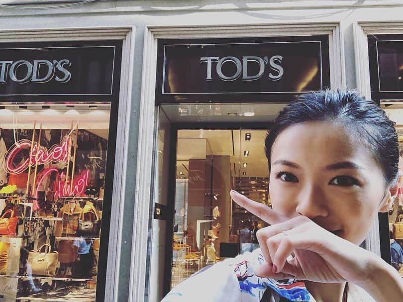 のインスタグラム：「とっても楽しかった🇮🇹💕 È stato divertente🇮🇹💕 新作のTOD'Sもかなり素敵なラインナップで、今から楽しみです👜👠TOD'Sに出会えて、とてもいい経験ができました、課題もできました、感謝😋 #Tods @tods」