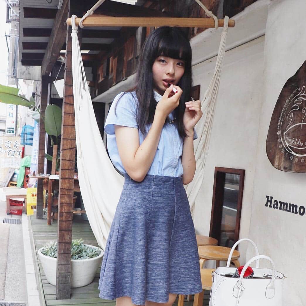 小西尚子のインスタグラム：「リップを塗る. . . . . @mschiba2018no1  #no1 #の #さく #と #吉祥寺 #デート #してきたよ #ハンモックカフェ #井の頭公園 #あひるボート🐥 #おいしい #イタリアン #とっても #たのしかった💓 #また #あそびたいなー . . 今日も投票よろしくお願いします！プロフにURLのってます〜🙌 . . . . #ミスコン #ミスコンテスト #千葉大 #千葉大ミスコン #ミスファイナリスト #no2」