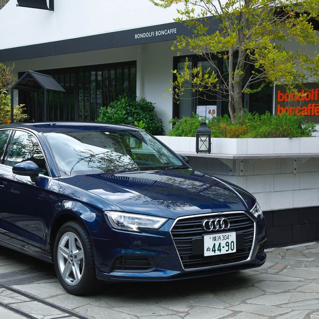Audi Japan Sales / アウディジャパン販売さんのインスタグラム写真 - (Audi Japan Sales / アウディジャパン販売Instagram)「どこに乗りつけても恥ずかしくないフォーマル感と、Audiならではのスポーティな個性。クラスを超えた存在感のセダンデザインが、運転の楽しさを加速させる。 ・ 週末は#AJS へ。 @audi.japan.sales -- #Audi #AudiA3 #A3 #AudiA3Sedan #MyAudi #Audistyle #car #アウディ #セダン #A3セダン #コスモスブルー #車 #愛車 #外車 #ドイツ車 #車好き #車好きな人と繋がりたい#アウディ女子 #車好き男子」9月25日 18時01分 - audi.japan.sales
