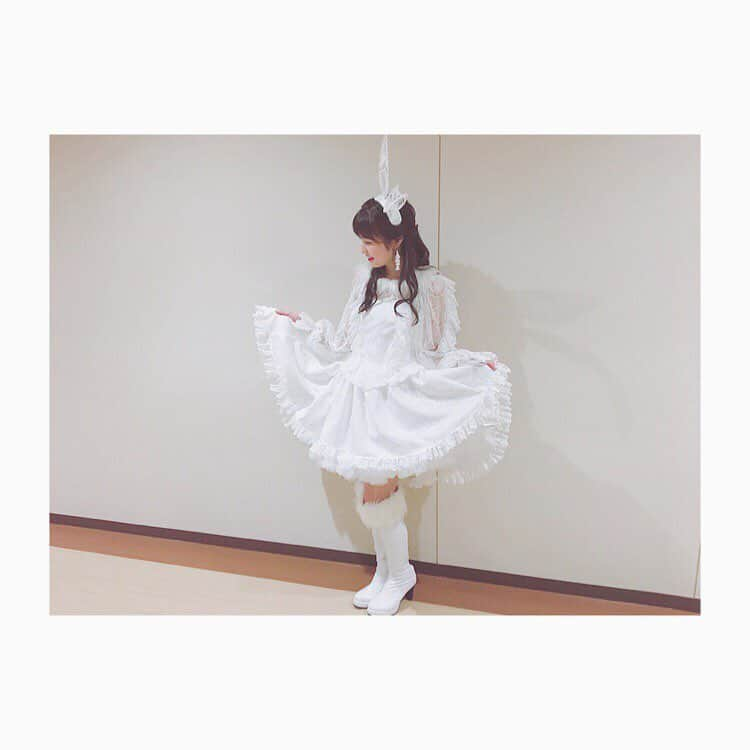 本田仁美さんのインスタグラム写真 - (本田仁美Instagram)「. rabi♡の衣装です🐰 見た目はキュートですが ダンスがバッキバキに踊れるように 作ってくださいました😭 . また着たいな☺︎ . . #じゃんけん大会 #rabi♡」9月25日 20時30分 - 10_hitomi_06