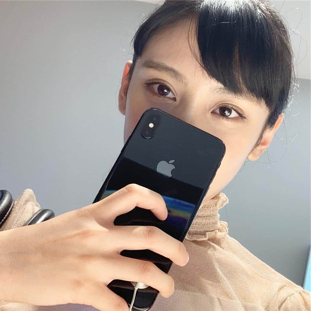 長谷川晴奈さんのインスタグラム写真 - (長谷川晴奈Instagram)「どーん。📷 買いました。  #iPhone #iphonexs #自撮り #セルフィー #画質良い #シワが見える」9月25日 20時44分 - haruna_hasegawa71