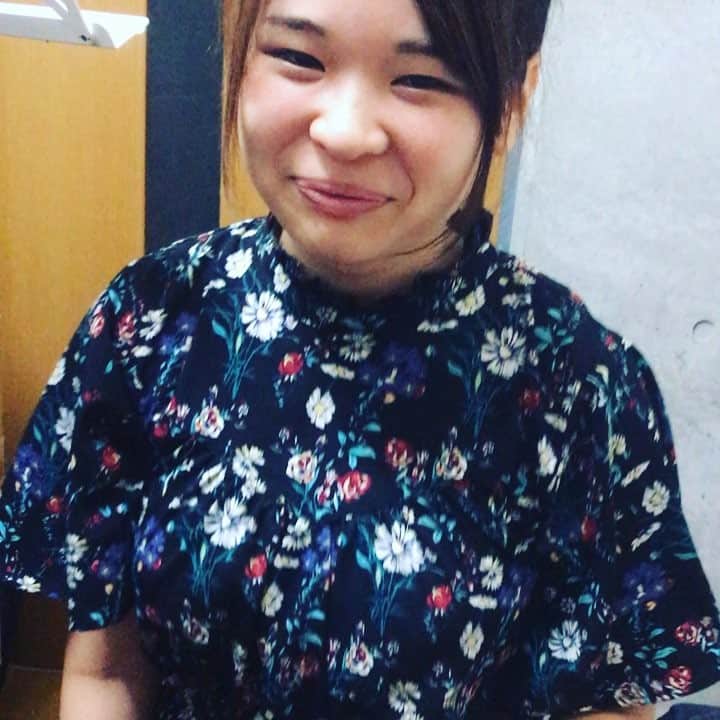 若狭知恵のインスタグラム：「﻿ ﻿ ﻿ 本日26歳の誕生日でした🌟👏﻿ ﻿ たくさんのお祝いメッセージありがとうございます❤️❤️﻿ ﻿ 生徒の伴奏付きレッスンで、八谷くん伴奏×生徒ちゃんの歌でお祝いしてもらいました💗💗﻿ ﻿ 嬉しい〜〜〜❤️❤️❤️﻿ ﻿ 26歳のわたくしもどうぞ宜しくお願い致します🌟﻿ ﻿ #誕生日 #9月25日生まれ #26歳 #フルート #生徒 #八谷くん #天才ピアニスト」