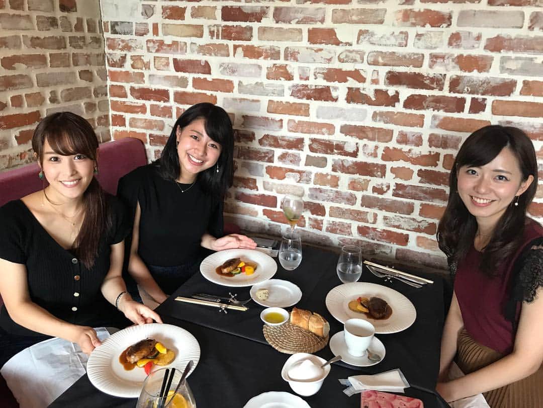 林美沙希さんのインスタグラム写真 - (林美沙希Instagram)「先日、同期とお休みが合ったのでランチに行きました🍴いろいろな話が出来て楽しい✨  #同期#休日ランチ#テレ東#鷲見玲奈#フジテレビ#内田嶺衣奈#テレ朝#林美沙希」9月25日 22時57分 - misaki0hayashi