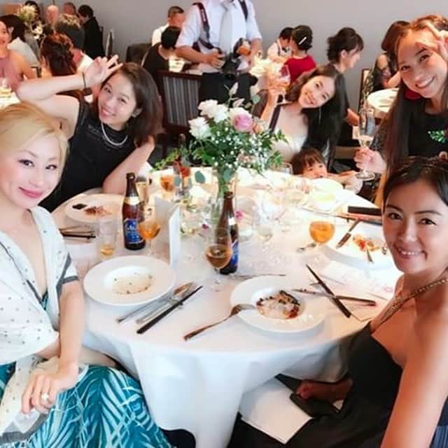 田中律子さんのインスタグラム写真 - (田中律子Instagram)「満月🌕大安の昨日は、 @tommy_gallery の結婚式に参列してきました❤️恵みの大雨が降る中、なんだかトミーの豊年祭のような、祝いの宴は続き、気付けば4時間以上⁈の結婚式でした🤣🌾🥂とても素敵なエリナちゃんとトミー❤️愛する人に出会って、この人とずっと一緒にいたいって思って、守るべき存在が出来て、生きる活力になる✨あー、愛こそすべて、La vie en rose 、バラ色の人生🌹愛って最幸❤️ #協会カメラマン #いつも撮ってるのに  #今日は主役  #ピンクのスーツ  #全身ピンク  #こんなかっこいいトミー初めて見た🤣 #トミー豊年祭 #エリナちゃん可愛い  #いつまでもお幸せに❤️ #La vie en rose」9月26日 8時20分 - ri2kotanaka