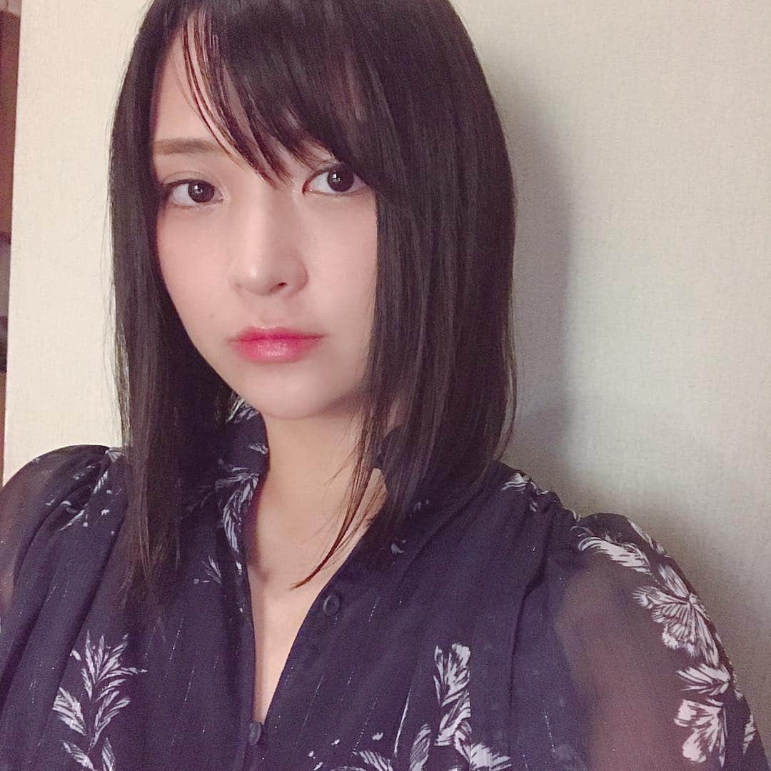 鈴木咲さんのインスタグラム写真 - (鈴木咲Instagram)「美容室行くのサボってたら髪が伸びてました✂️」9月26日 8時10分 - sakisuzuki1103