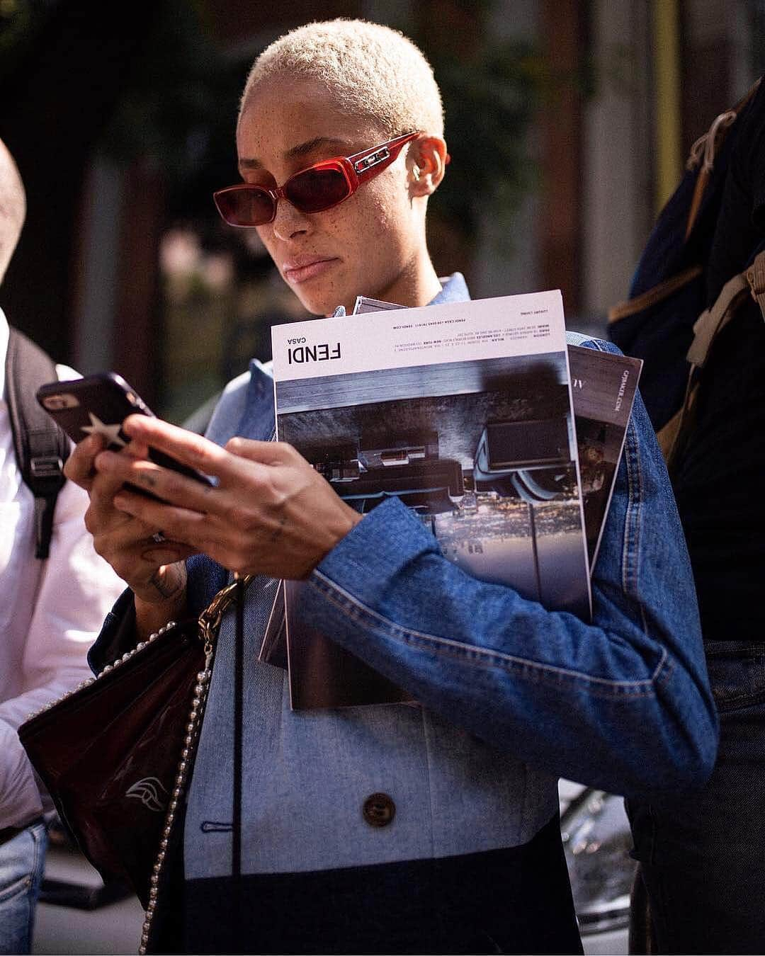 GENTLE MONSTERさんのインスタグラム写真 - (GENTLE MONSTERInstagram)「@adwoaaboah in #CEO RD1 captured during Milan Fashion Week.  #gentlemonsterxAW #gentlemonsterCEO」9月26日 18時44分 - gentlemonster