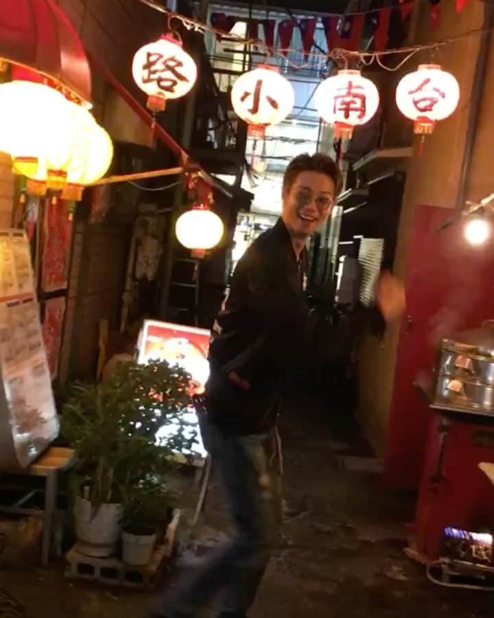 五十嵐麻朝のインスタグラム：「横浜中華街に行った時。 みんな、人生を楽しんでる？ それにしても、こいつはヤバイね！笑」