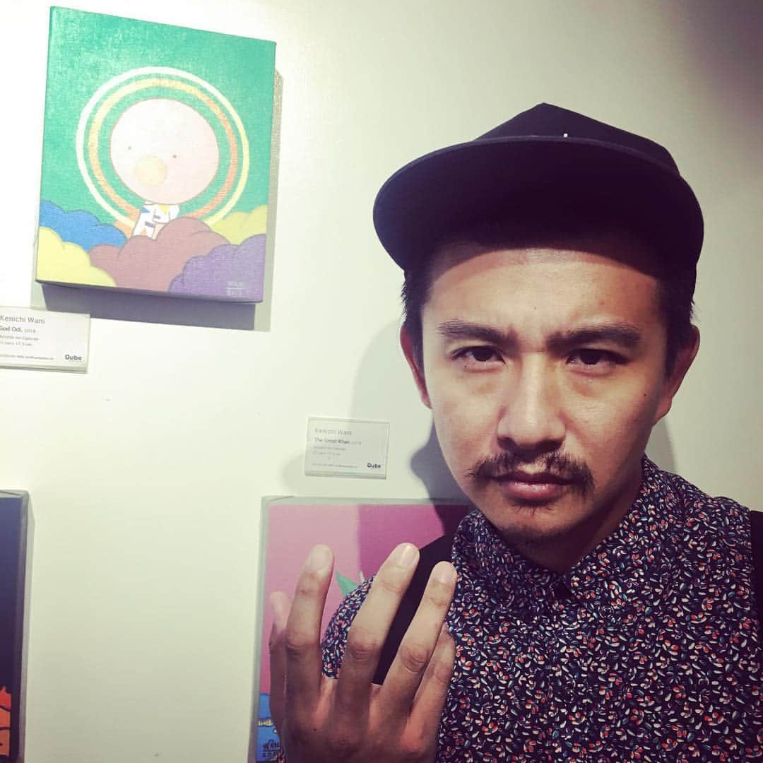おもしろ佐藤さんのインスタグラム写真 - (おもしろ佐藤Instagram)「今日はフィリピンのアーティストである、ケニチ・ワニ（🇯🇵、🇵🇭のハーフ、和邇けんいちさん）にインタビューに行ってきました！  Today I went to the Philippine artists for an interview! His name is #kenichiwani  very excellent artist ✨🇯🇵✨🇵🇭」9月26日 19時43分 - omoshirokun