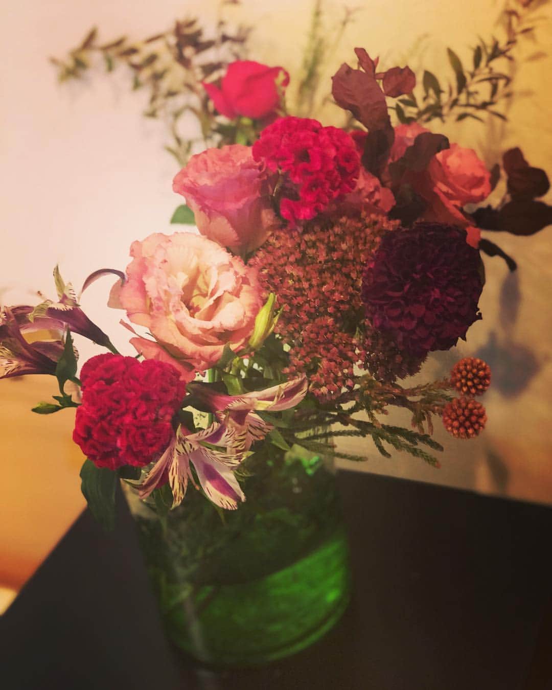 笛木優子のインスタグラム：「雨が多いですね。。。 最近ロケが多いので悩まされております🌂  今日は少し肌寒いです。 みなさん体調管理にはおきをつけて🙇‍♀️」