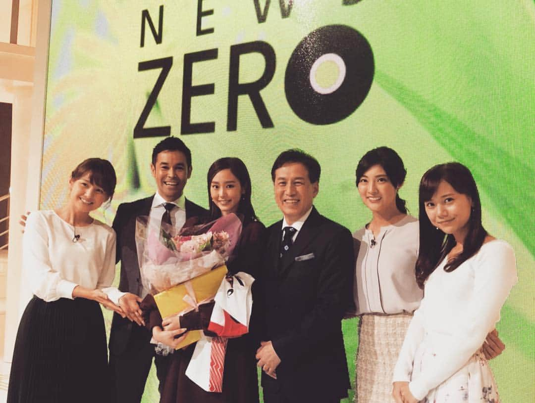 桐谷美玲さんのインスタグラム写真 - (桐谷美玲Instagram)「6年半出演したNEWSZEROを昨日卒業しました。 たくさんの事を教えてもらったZERO。 キャスターとして取材しなければ、絶対に経験できなかったことだらけで、20代前半からそのような環境にいられたことを幸せに思います。 最後の瞬間にはこれまでお世話になったたくさんのスタッフのみなさんも集まってくださって、ほんとに素敵なファミリーだなと改めて感じました。  村尾さん、小正さん、ラルフさん、乃蒼ちゃん、今井さん、 お世話になった全てのみなさん、 そして取材を受けてくださったみなさん、視聴者のみなさん。  本当にありがとうございました。 #newszero」9月26日 13時09分 - mirei_kiritani_