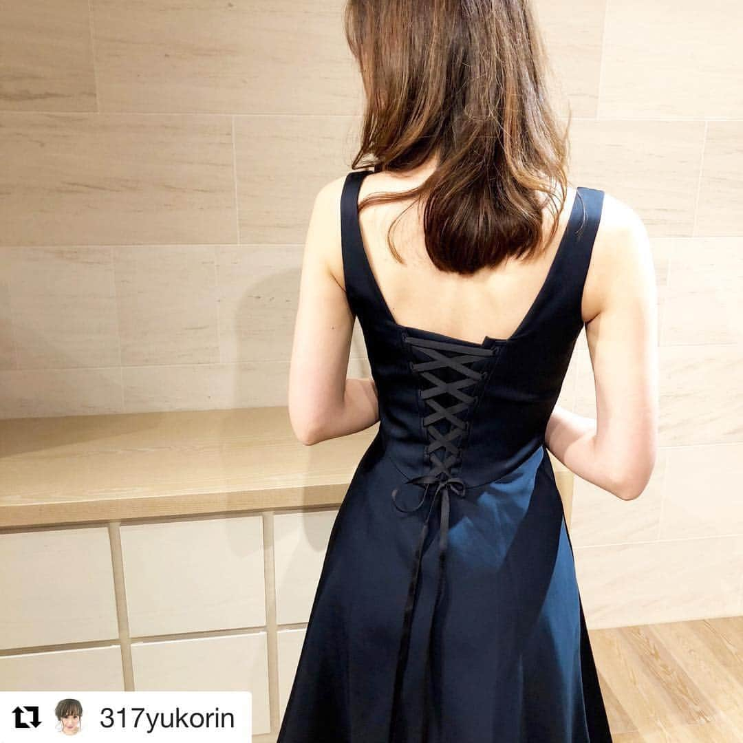 FAJOTIのインスタグラム：「@317yukorin  様 素敵にご着用頂きありがとうございます😊  #Repost @317yukorin with @get_repost ・・・ ⁑ 今夜の @with_mag_official イベントで着たのは @fajoti のバックリボン2wayサテンリボンワンピース👗 . このバックスタイルが可愛すぎて🧐💕 編み編みされてて、ウエスト細く見えるよ💎 . ネイビーの他にラベンダーもありました💜 . #withgirls_jp #with_mag_official #fajoti #ファジョディ #ドレス #お呼ばれドレス #エスクリ #ラグナヴェールアトリエ #結婚式 #結婚式場 #渋谷 #華金 #スターエディターパーティー2018」