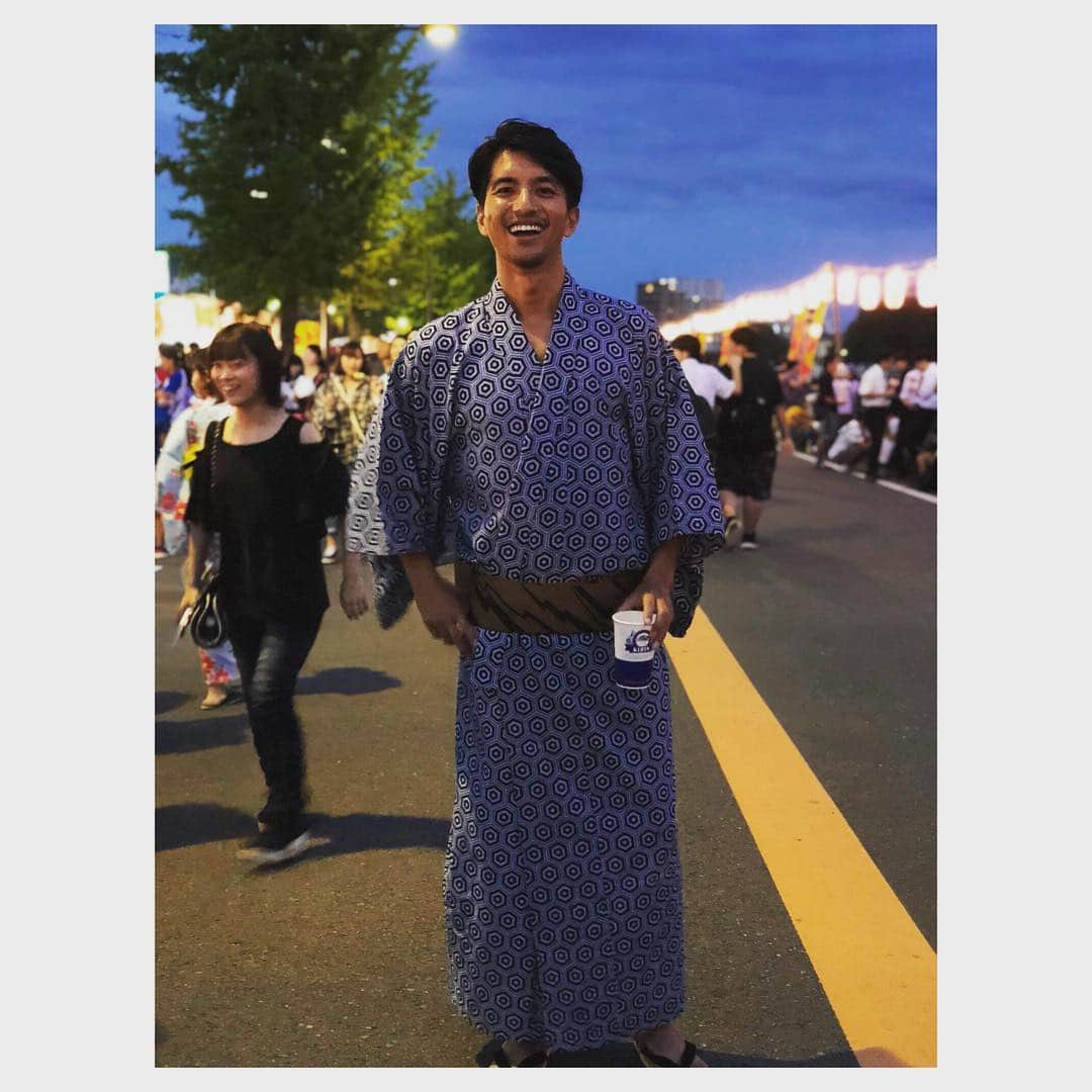 幸太さんのインスタグラム写真 - (幸太Instagram)「Japanese traditional style of summer  Thanks for @cadbunny  Photo by @izakayakubota  もうすっかり秋の陽気ですね…  先日どうしても平成最後の夏に浴衣が着たくて、滑り込みセーフ‼️ 札幌の @cadbunny がやってる #客間 から今回の浴衣をGet  背も高いから、なかなか良いサイズとか無いけどイナズマ帯も含めて良い買い物が出来ましたー  それにしても一人で着るのは手こずりました😅  #kimono #yukata #summer #japantraditional #summerfashion #model #localfestival  #着物 #浴衣 #夏の正装 #札幌 #客間 #モデル #カフェ #ヘアサロン #オーナー #ビーチツリー #秦野たばこ祭り #着物を身近に」9月26日 14時56分 - kotawave