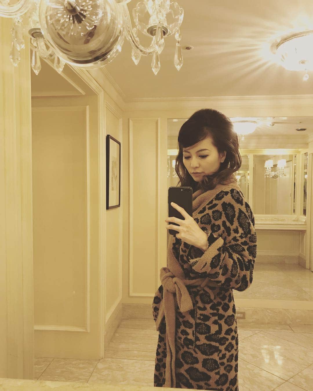 香里奈さんのインスタグラム写真 - (香里奈Instagram)「I like this bathrobe 🐆❤️ #iamkarina #itisnotfake  #forreal #leopard #bathrobe #ginger #bts #karina #香里奈」9月26日 15時08分 - karina_official_221