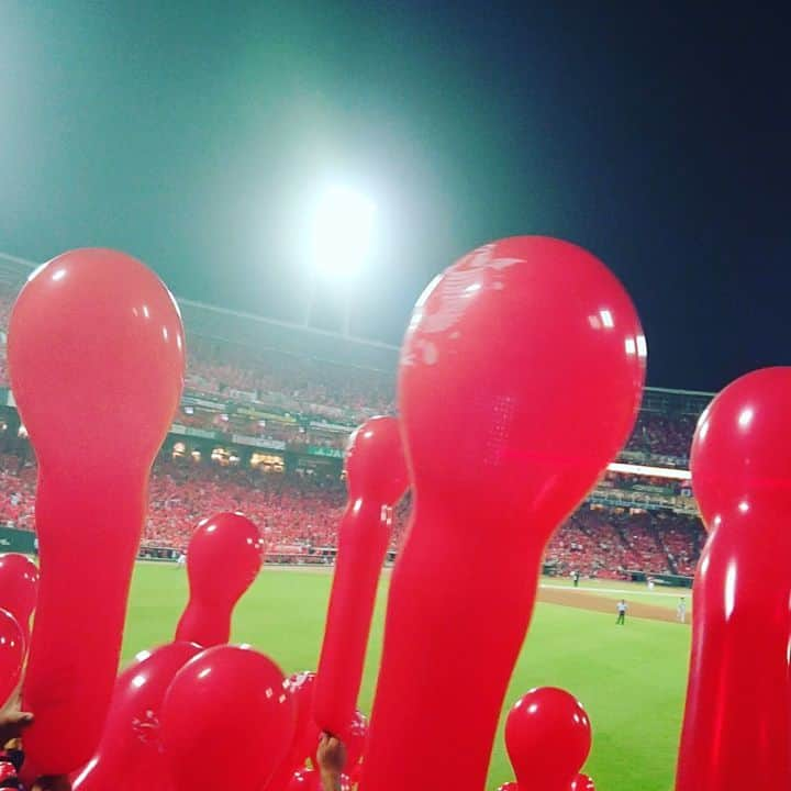 スカパー！プロ野球のインスタグラム：「. 広島東洋カープ 3連覇おめでとうございます🎉✨🎊 (本日の試合の動画ではございません🙇💦) . #広島カープ #カープ #carp #優勝 #3連覇 #ドドド #マツダスタジアム #野球好きな人と繋がりたい」