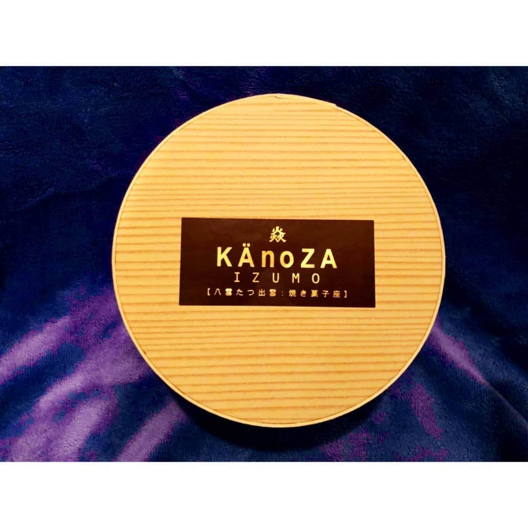 AYASAさんのインスタグラム写真 - (AYASAInstagram)「KAnoZA IZUMOのフォンデュシリーズ✨✨✨ ・ 続きましては秋限定のモンブランフォンデュ🌰♥️ 栗がごろごろ入っているのが嬉しい&マロンクリームの下にエスプレッソのほろ苦さ香るブリュレが😍😍😍 甘さとほろ苦さの良きバランスでございました～✨ 大人のスイーツてやつですな♥️ ・ ・ #KAnoZA #菓の座 #火の座  #鳥取  #モンブランフォンデュ #秋ですね #差し入れありがとうございました #甘党 ・ #皆様へ 🙇 #細々と続けてます #インスタのこの縦列が食べ物縛りになっている件 #そろそろ解除予定」9月27日 0時15分 - ayasa_doya