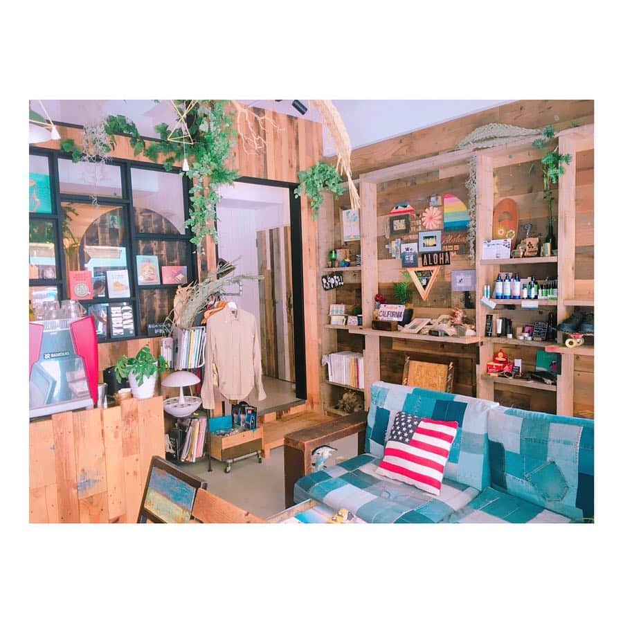 みはとのインスタグラム：「撮影で訪れたBEACH TREE☕️ ・ インテリアも雑貨も全部かわいい おしゃれカフェでした♡ ・ ・ ・ #撮影後の #ランチも #コーヒーも  #とっても美味しかった #webcm #詳細はまた後日 #beachtree #本厚木 #おしゃれカフェ」